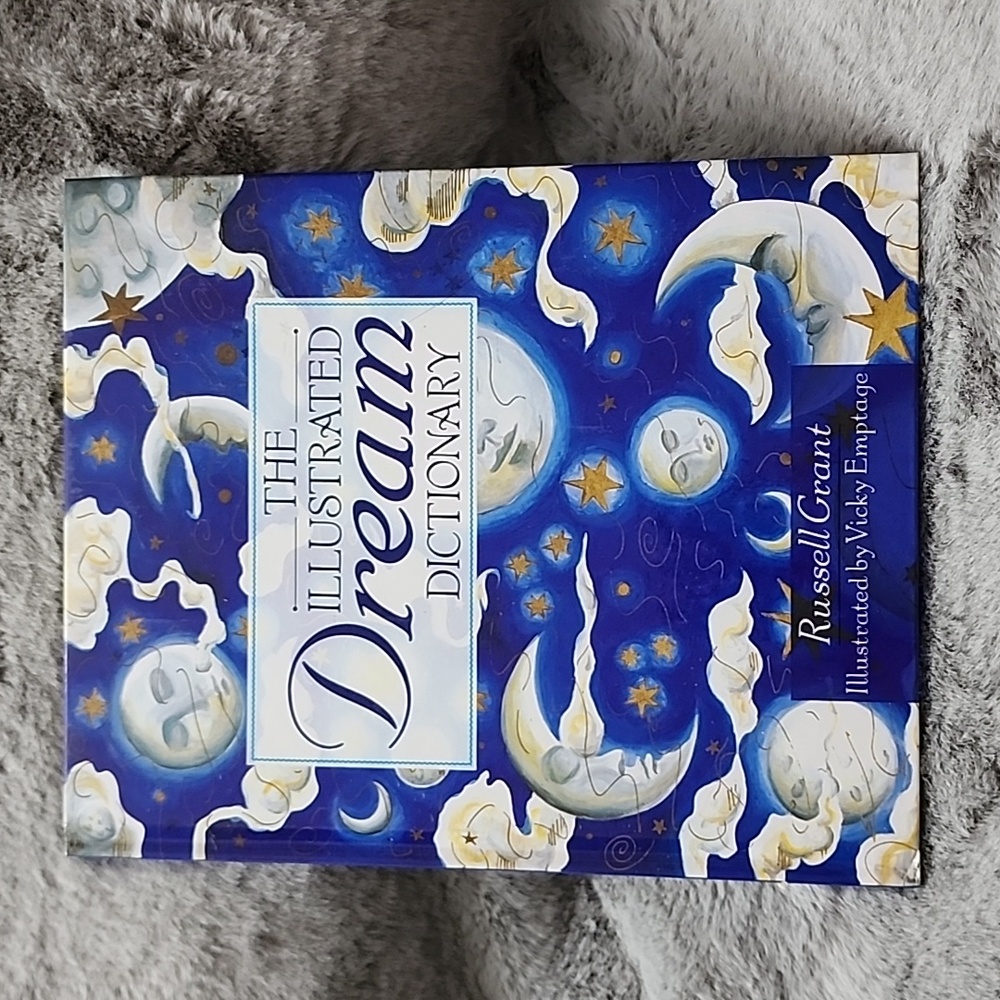 The Illustrated Dream Dictionary‎ by Russell Grant Hardback